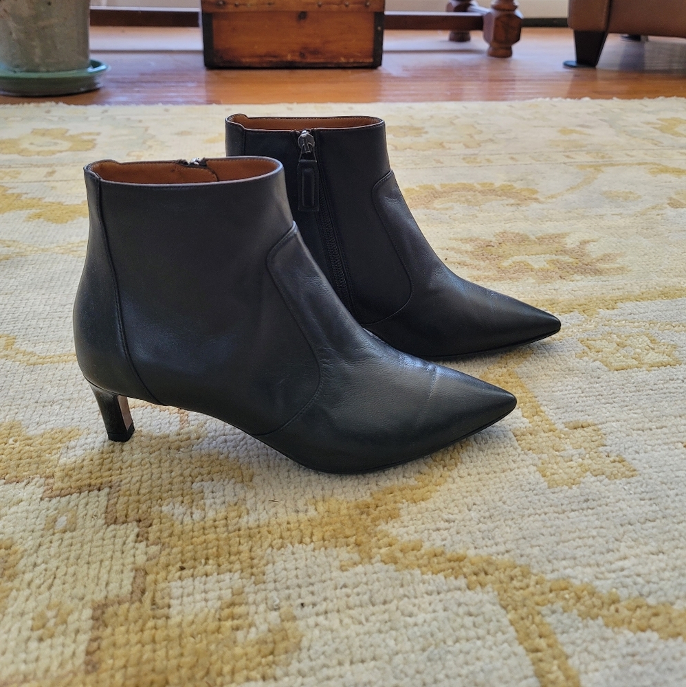 Aquatalia Black Leather Pointy Toe Boots Sz 7.5
